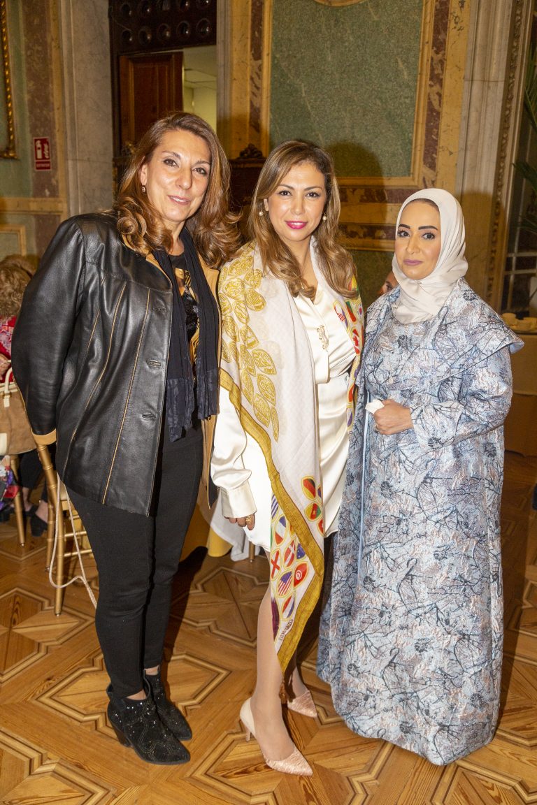 Sheika Alhamadi con Somaya Akbib y la soprano María Rodriguez